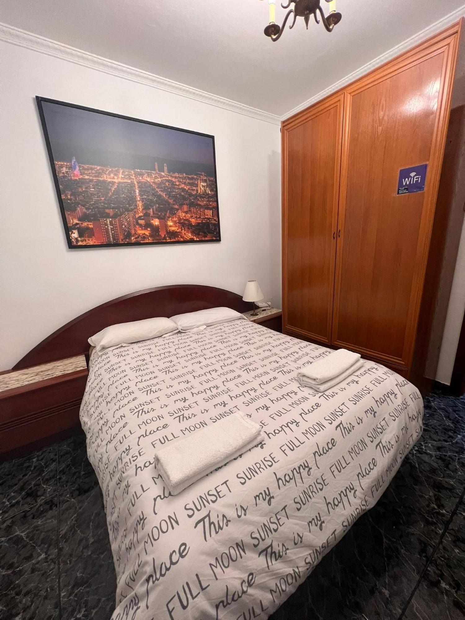 Room Familiar Sants バルセロナ エクステリア 写真